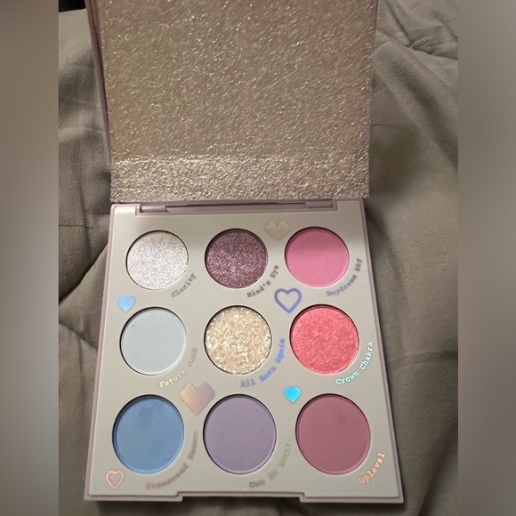 In a trange color pop eyeshadow pallet - Picture 2 of 6